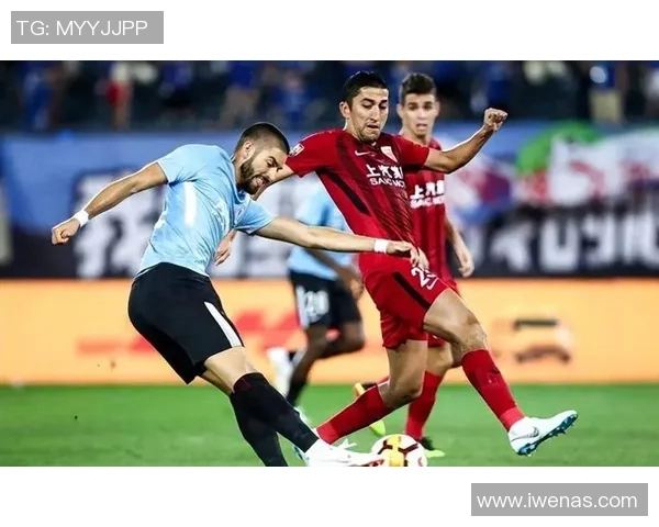 足球场上的球星行为：从场内表现到场外风采的全方位解读